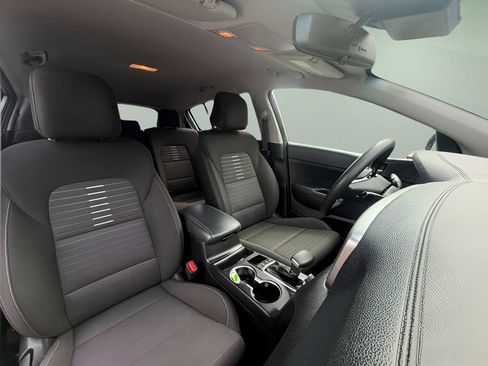 Used 2021 Kia Sportage LX w/ LX AWD Popular Package image 21