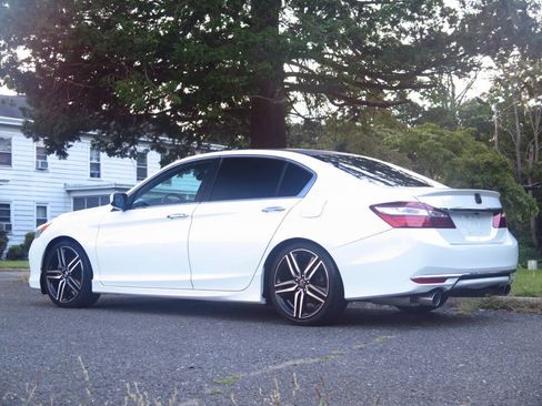 Used 2017 Honda Accord Sport image 3