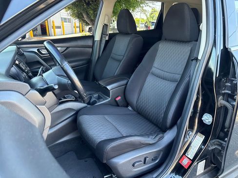 Used 2017 Nissan Rogue SV FWD image 14