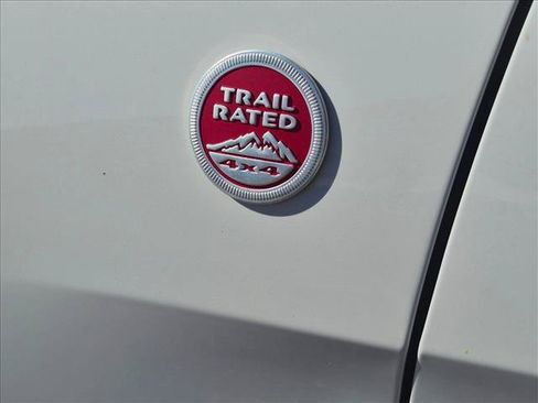 Used 2017 Jeep Grand Cherokee Trailhawk w/ Trailhawk Luxury Group AWD/4WD image 12