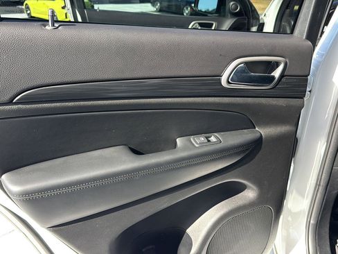 Used 2019 Jeep Grand Cherokee Altitude image 15