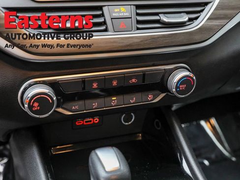 Used 2024 Nissan Altima 2.5 SV AWD/4WD image 20