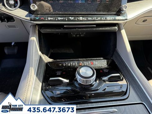 Used 2023 Jeep Wagoneer Series III w/ Premium Group I AWD/4WD image 24