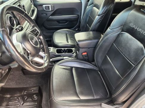 Used 2018 Jeep Wrangler Unlimited Sahara AWD/4WD image 13