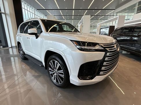 New 2026 Lexus LX 600 4WD w/ Luxury Package image 4