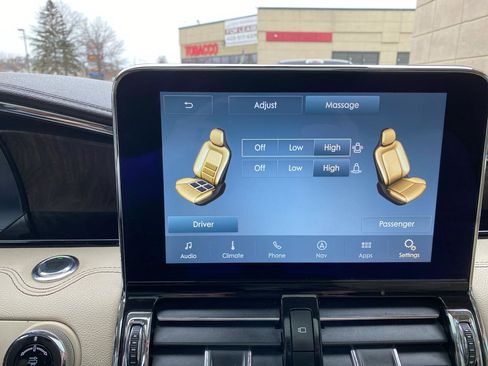 Used 2020 Lincoln Navigator Reserve w/ Luxury Package image 16