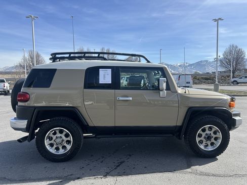 Used 2012 Toyota FJ Cruiser 4WD w/ Convenience Pkg image 6