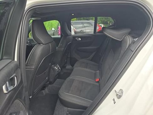 Used 2025 Volvo XC40 B5 Plus AWD/4WD image 6
