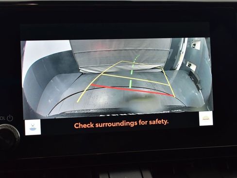 Used 2025 Toyota RAV4 XLE w/ Convenience Package image 17