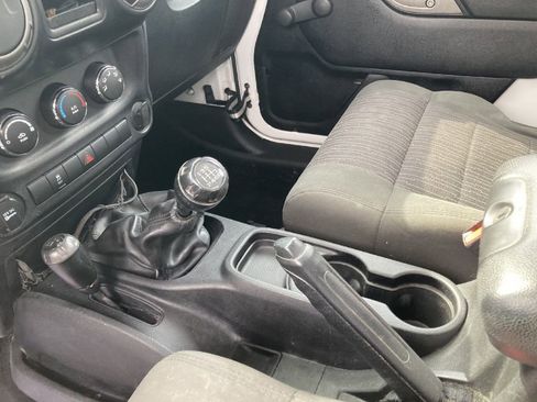 Used 2012 Jeep Wrangler Unlimited Sport image 9