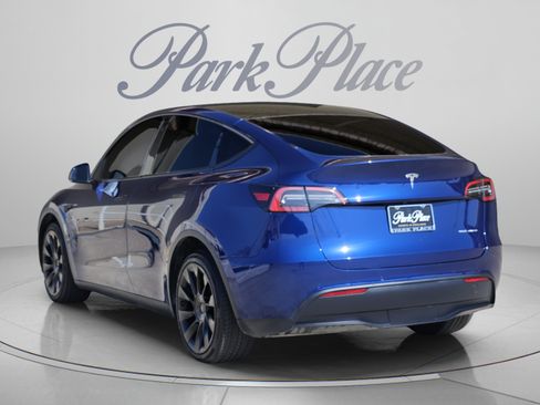 Used 2022 Tesla Model Y Long Range AWD/4WD image 3