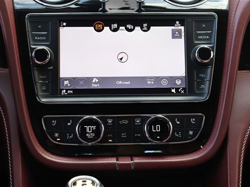 Used 2020 Bentley Bentayga image 17