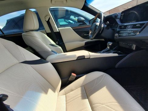Used 2024 Lexus ES 350 w/ Technology Package image 4