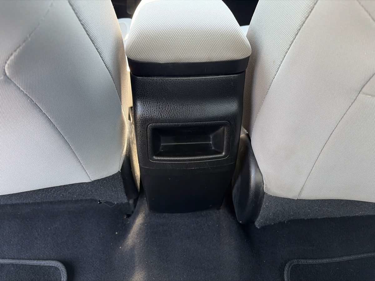 Used 2018 Toyota Corolla LE FWD image 16