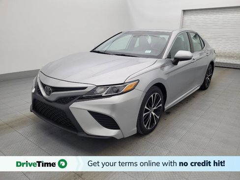 Used 2020 Toyota Camry SE image 1