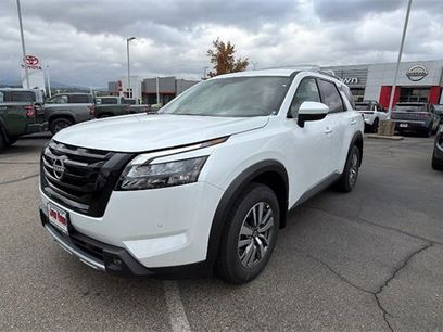 New 2025 Nissan Pathfinder SL w/ Black Appearance Package