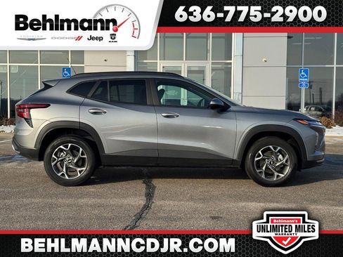 Used 2025 Chevrolet Trax LT w/ LT Convenience Package image 1