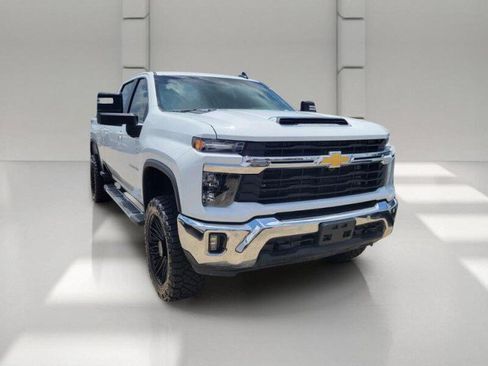 Used 2025 Chevrolet Silverado 2500 LT w/ Safety Package AWD/4WD image 3