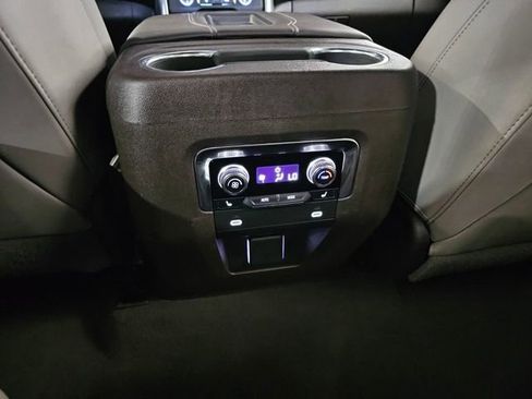 Used 2022 GMC Yukon SLT w/ SLT Premium Package image 37