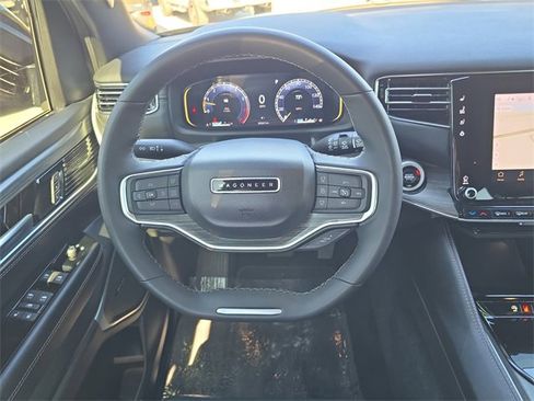 Used 2024 Jeep Wagoneer L Series II w/ Flexible Seating Group image 9