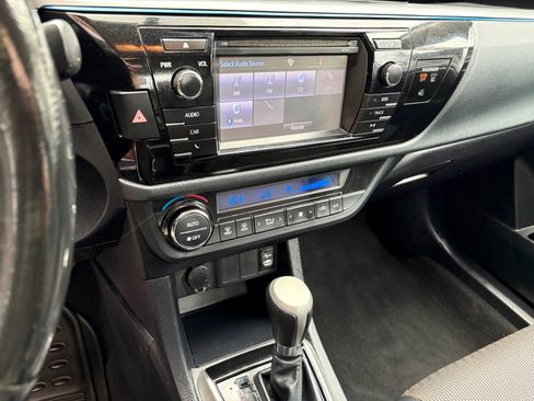 Used 2014 Toyota Corolla S image 26