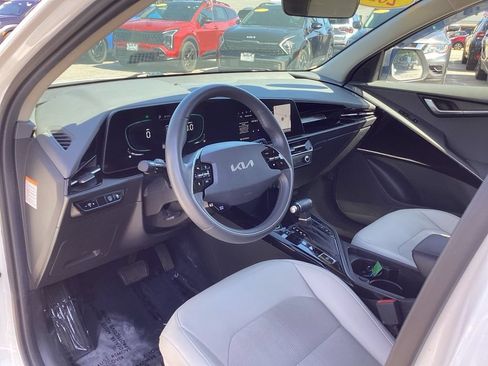 Used 2023 Kia Niro EX FWD image 12