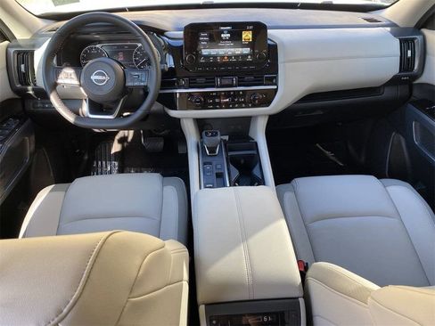 New 2025 Nissan Pathfinder SL image 19