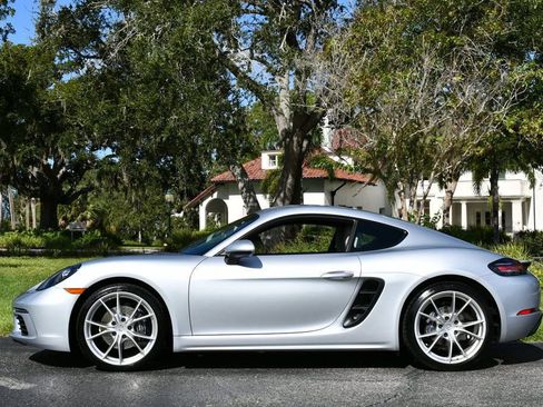 Used 2018 Porsche 718 Cayman RWD image 22