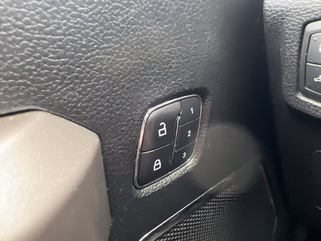 Used 2015 Ford F150 Lariat AWD/4WD image 24