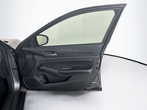 Used 2024 Nissan Altima 2.5 SV image 30