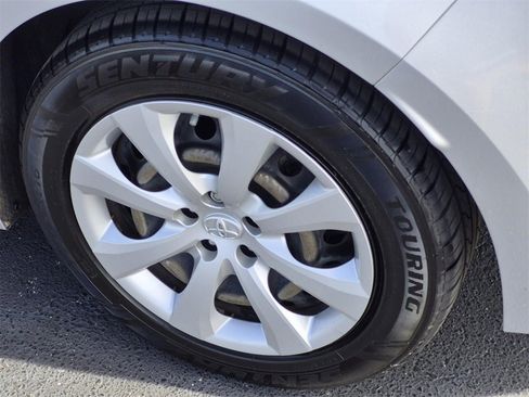 Used 2022 Toyota Corolla LE image 7