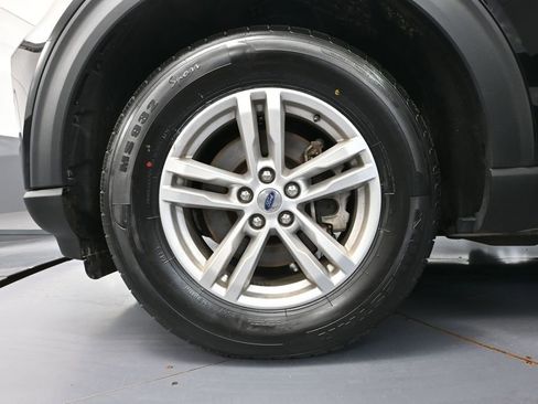Used 2023 Ford Explorer XLT AWD/4WD image 16