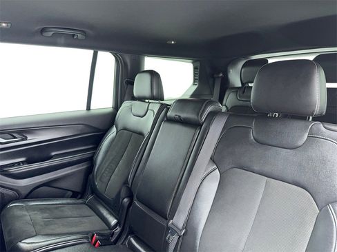 Used 2023 Jeep Grand Cherokee L Laredo image 41