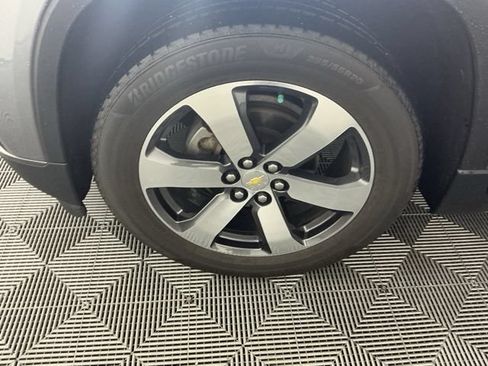 Used 2020 Chevrolet Traverse LT w/ LT Premium Package AWD/4WD image 17
