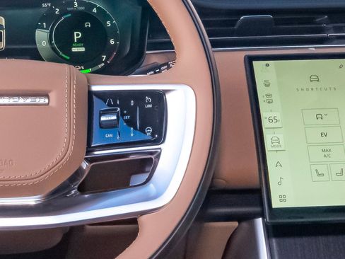 New 2025 Land Rover Range Rover SE image 16