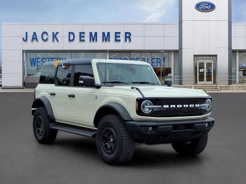 Certified 2025 Ford Bronco Outer Banks w/ Sasquatch Package AWD/4WD image 1