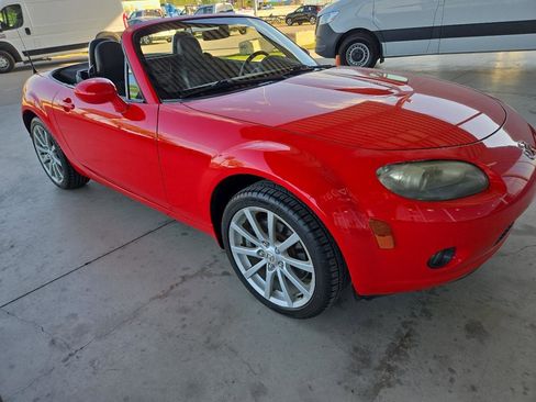 Used 2007 MAZDA MX-5 Miata Grand Touring w/ Interior Trim Pkg image 5