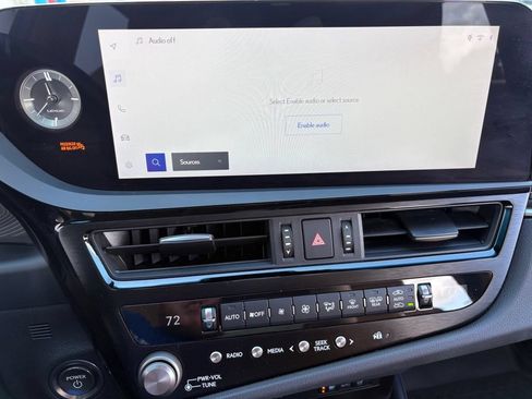 Used 2024 Lexus ES 300h w/ Premium Package FWD image 27