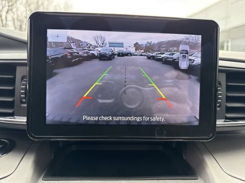 Used 2022 Ford Explorer XLT w/ Equipment Group 202A AWD/4WD image 21