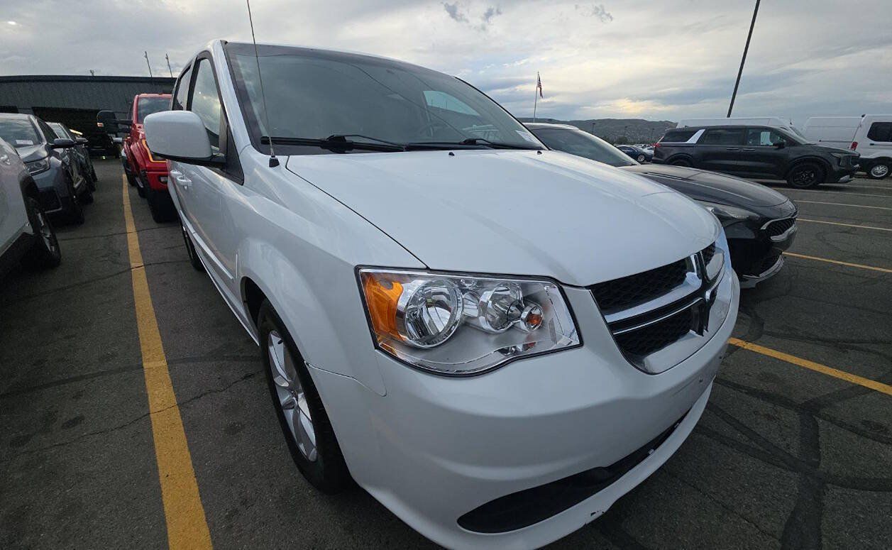 Used 2016 Dodge Grand Caravan SXT FWD image 1