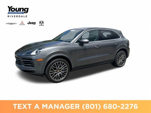 Used 2022 Porsche Cayenne w/ Premium Package AWD/4WD image 1