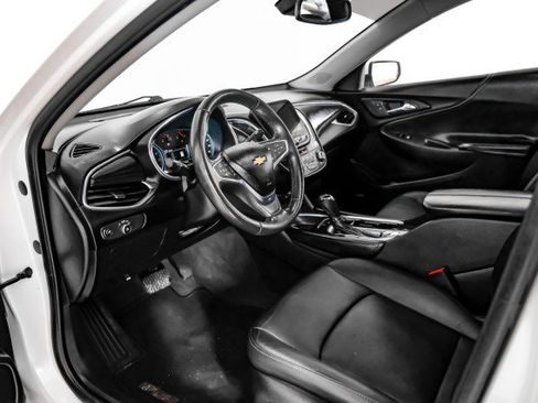 Used 2018 Chevrolet Malibu Premier w/ Premier Sun and Wheel Package FWD image 12