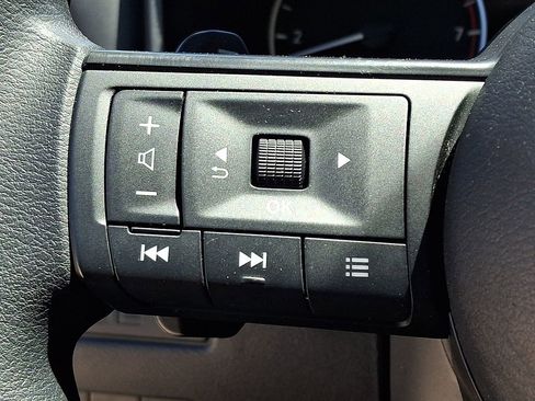 Used 2024 Nissan Rogue S AWD/4WD image 21