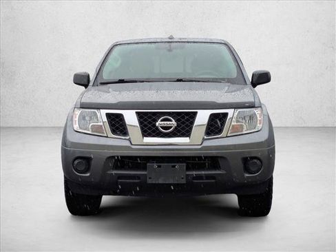 Used 2018 Nissan Frontier SV image 2