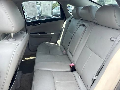 Used 2009 Chevrolet Impala LT w/ Luxury Edition Package FWD image 23