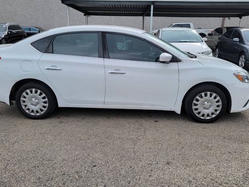 Used 2019 Nissan Sentra S w/ Appearance Package FWD image 5