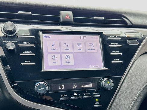 Used 2019 Toyota Camry SE w/ Carpet Mat Package FWD image 9