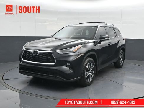Used 2024 Toyota Highlander XLE image 6