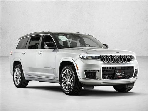 Used 2023 Jeep Grand Cherokee L Summit w/ Advanced Protech Group IV AWD/4WD image 3