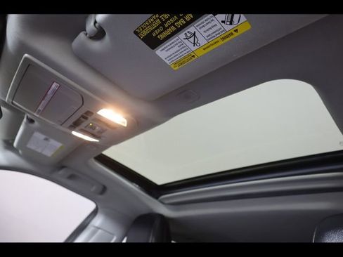 Used 2023 Toyota Highlander XLE FWD image 25